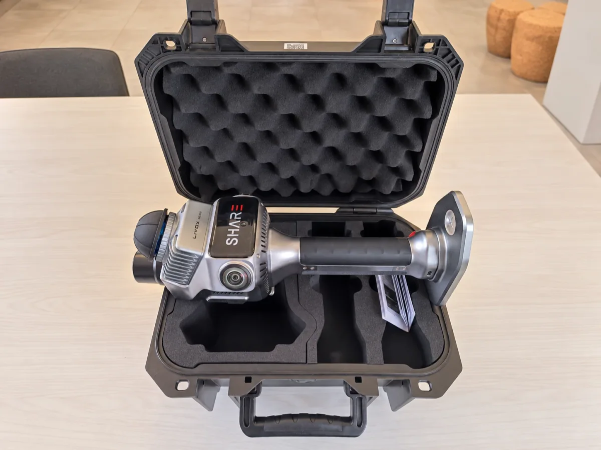Laser scanner SLAM SHARE nella custodia