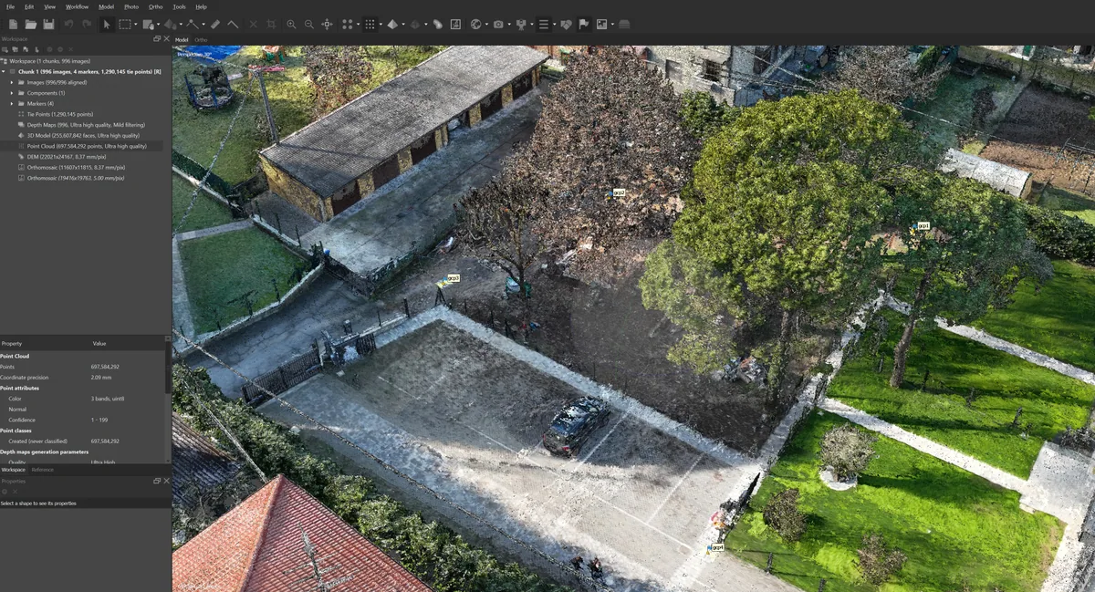 Nuvola di punti fotogrammetrica del terreno, degli alberi e dei fabbricati circostanti