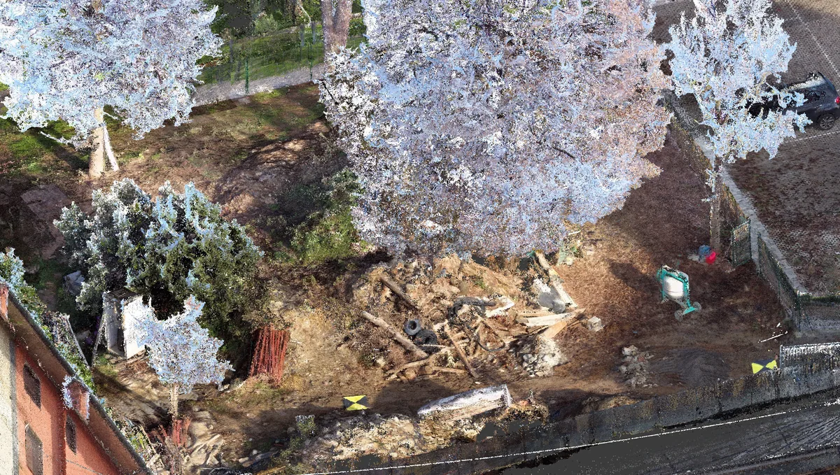 Nuvola di punti SLAM con il terreno sotto gli alberi e i cumuli di terra